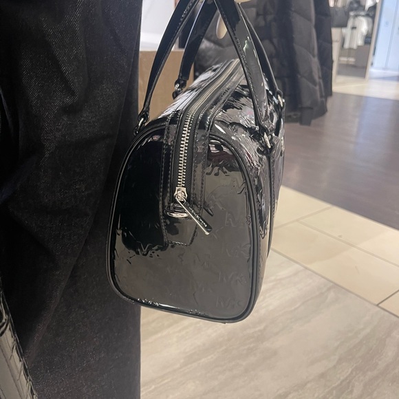 MICHAEL KORS Jet Set Medium Patent Logo Debossed Duffel Crossbody Bag
Silver
NWT - Picture 16 of 16